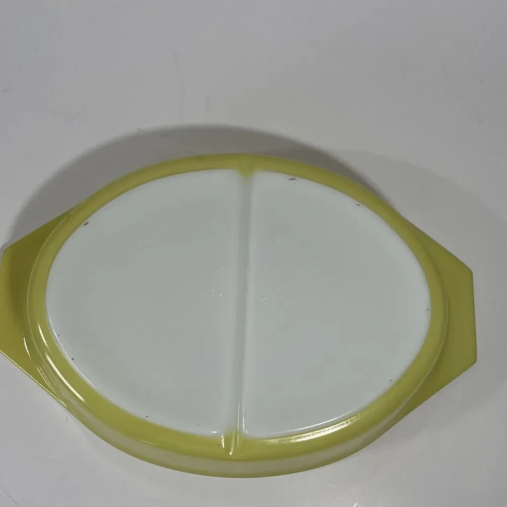 Vintage Pyrex 1 - 1/2 Qt. Divided Oval Dish, Yellow & White Ovenware made in USA